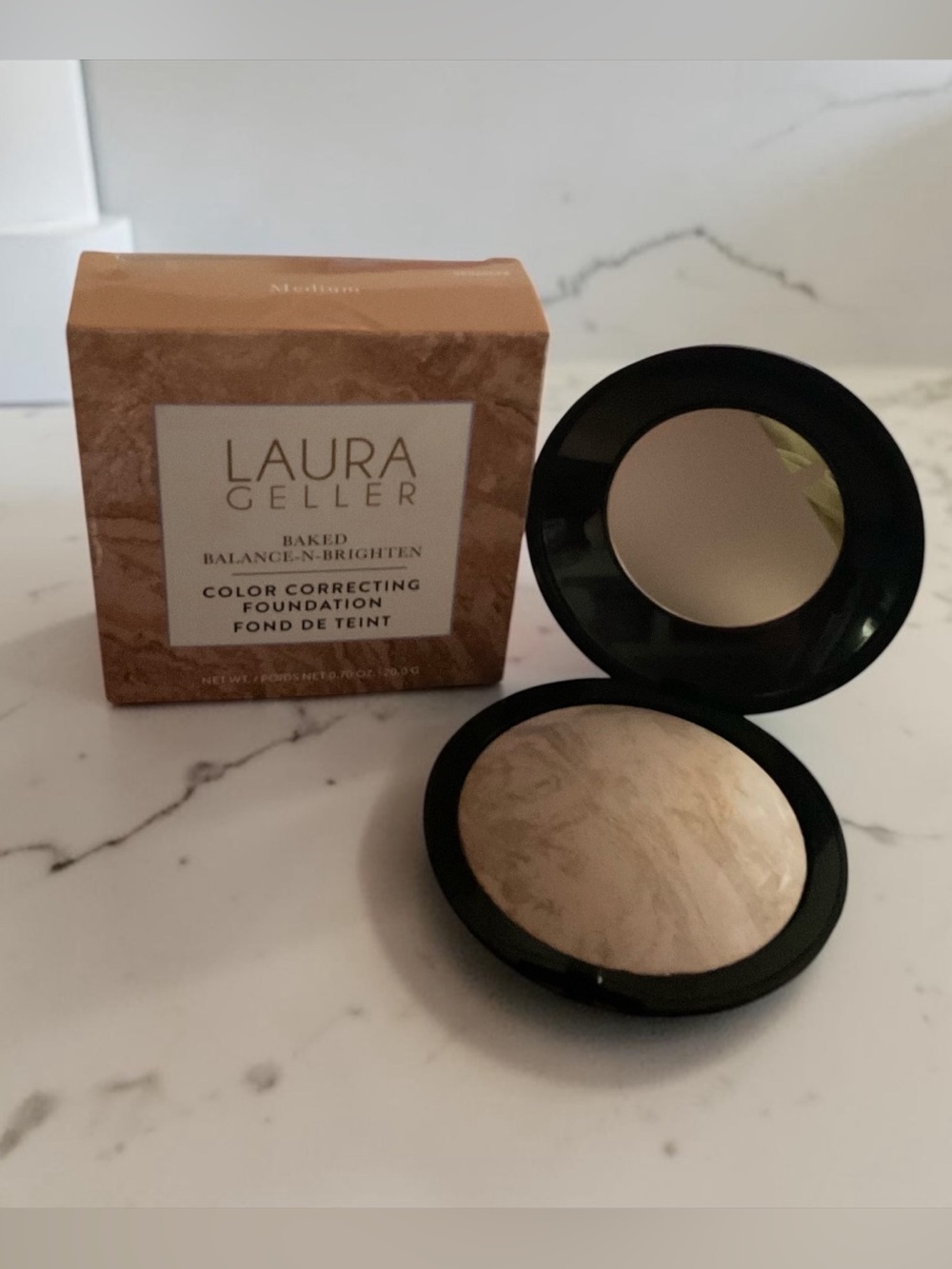 Laura Geller Baked Balance-N- Brighten Color Correcting Foundation  Medium